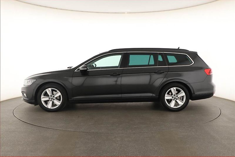 Volkswagen Passat (2022) 2.0 TDI, Automat, Navi - fotka 3 z 20