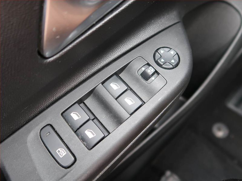 Opel Corsa (2020) Elegance 50 kWh, SoH 98% - fotka 18 z 20