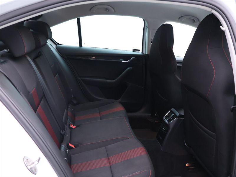 Škoda Octavia 2,0 TDI 4x4 DSG CZ Style Sport - fotka 12 z 34