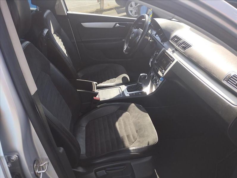 Volkswagen Passat 2,0 TDi 103KW DSG - fotka 8 z 17