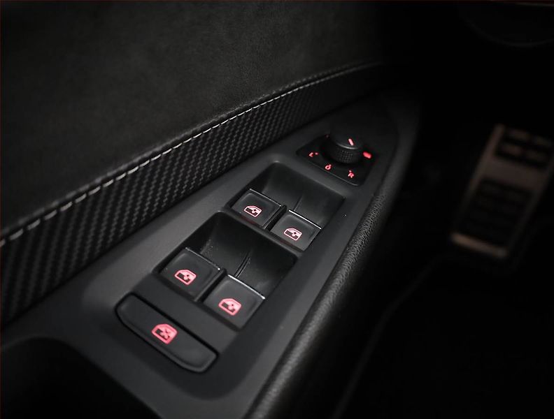 Seat Leon (2017) 2.0 TSI Cupra 300 - fotka 18 z 20
