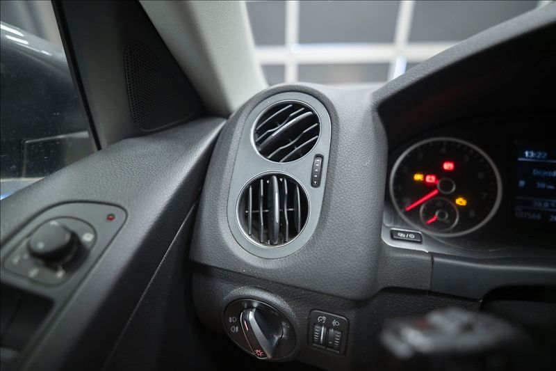 Volkswagen Tiguan 1,4 TSI KAMERA VÝHŘEV TAŽNÉ ČR - fotka 24 z 38