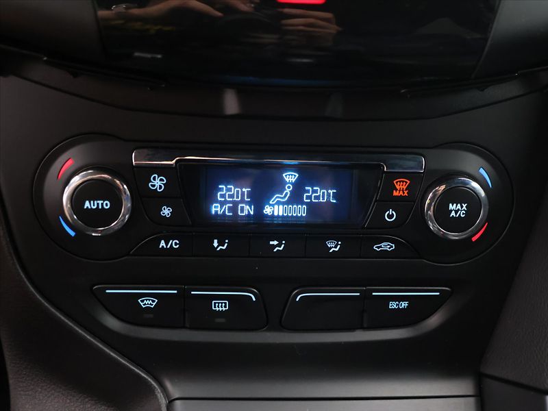 Ford Focus 2,0 EB 184kW ST Aut.klima - fotka 24 z 34
