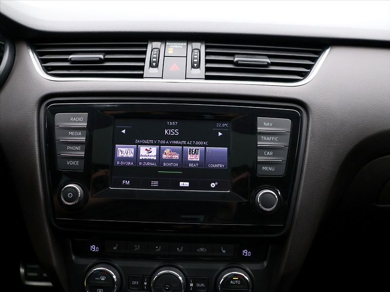 Škoda Octavia 2.0 TDI 135kW DSG Scout Xenon - fotka 19 z 28