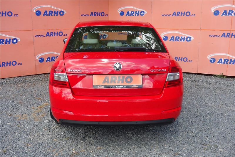 Škoda Octavia 1,6 TDi, ČR, SERV.KN., DSG. - fotka 6 z 33