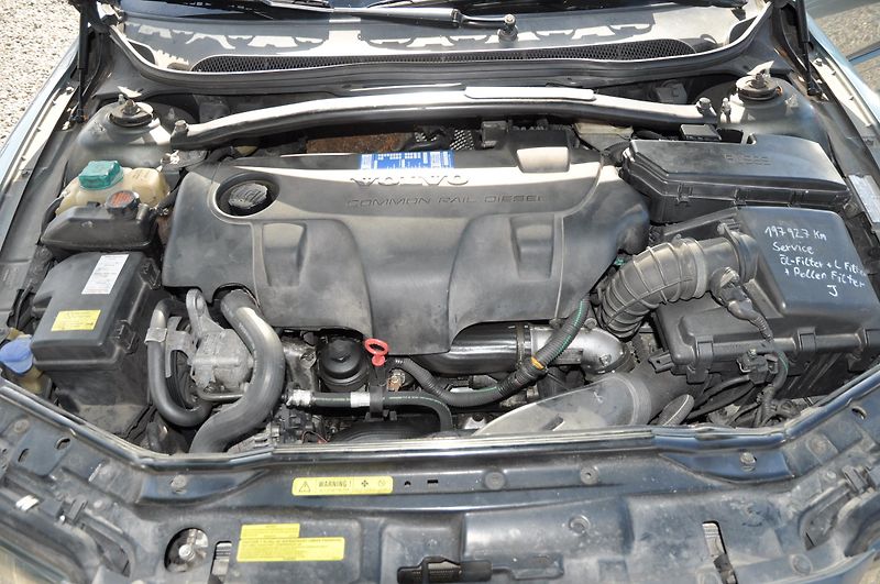 Volvo XC70 D5 120kW 4x4 A/T - fotka 10 z 17