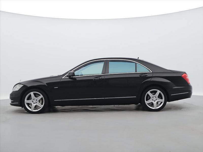Mercedes-Benz Třídy S 4,7 500 L 320 kW 4 Matic AMG - fotka 4 z 39