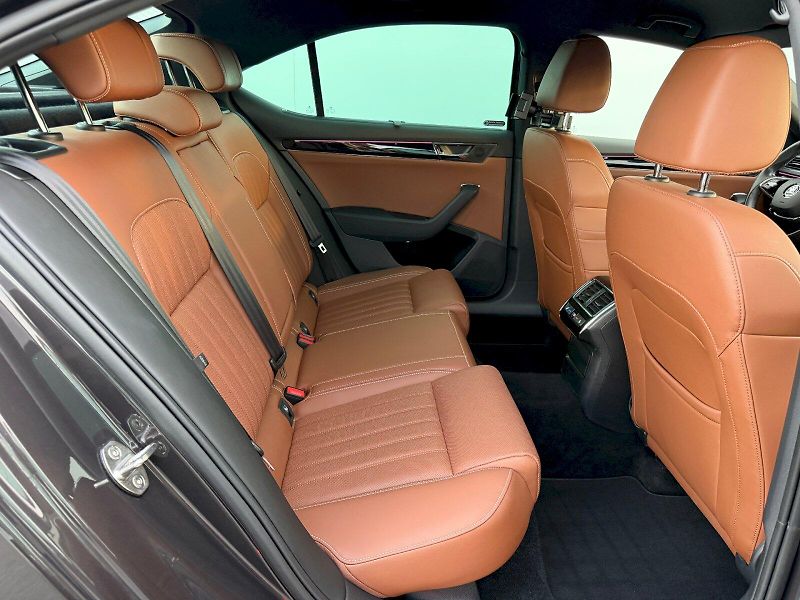 Škoda Superb (2023) 2.0 TDI 147kW 4x4 DSG L&K - fotka 25 z 35