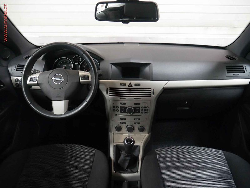 Opel Astra (2007) 1.6i Twin TOP, AC, temp - fotka 8 z 17