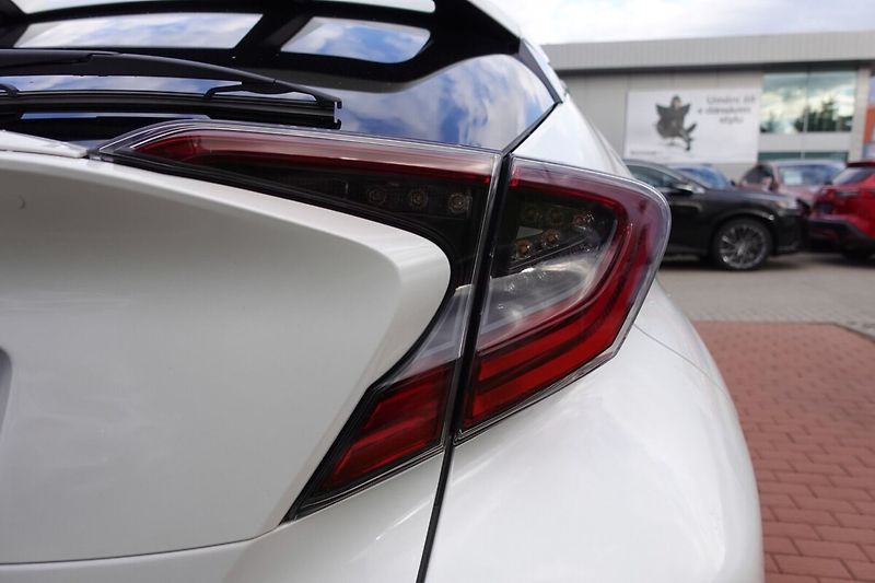 Toyota C-HR 1.2 Turbo 6M/T Executive Comfo - fotka 32 z 33