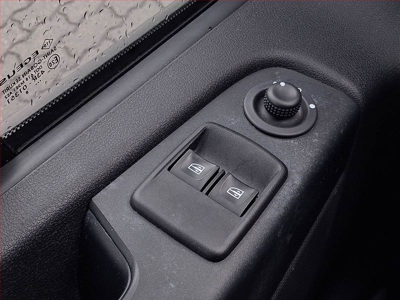 Opel Vivaro (2018) 1.6 CDTI, Bus, 9Míst, DPH - fotka 18 z 19