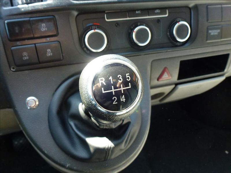 Volkswagen Transporter 2,0 TDI Pojízdná dílna - fotka 44 z 55