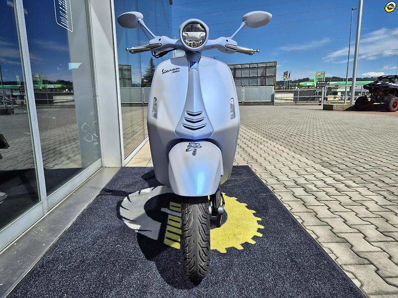 Vespa 946 (2025) 946 Snake E5+ - fotka 9 z 24