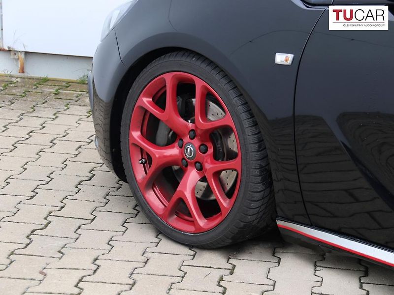 Opel Astra (2017) 2.0 Turbo GTC  - fotka 7 z 21