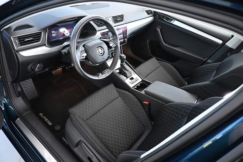 Škoda Superb (2022) 2.0 LED DSG ACC Virtual Kamera - fotka 11 z 34