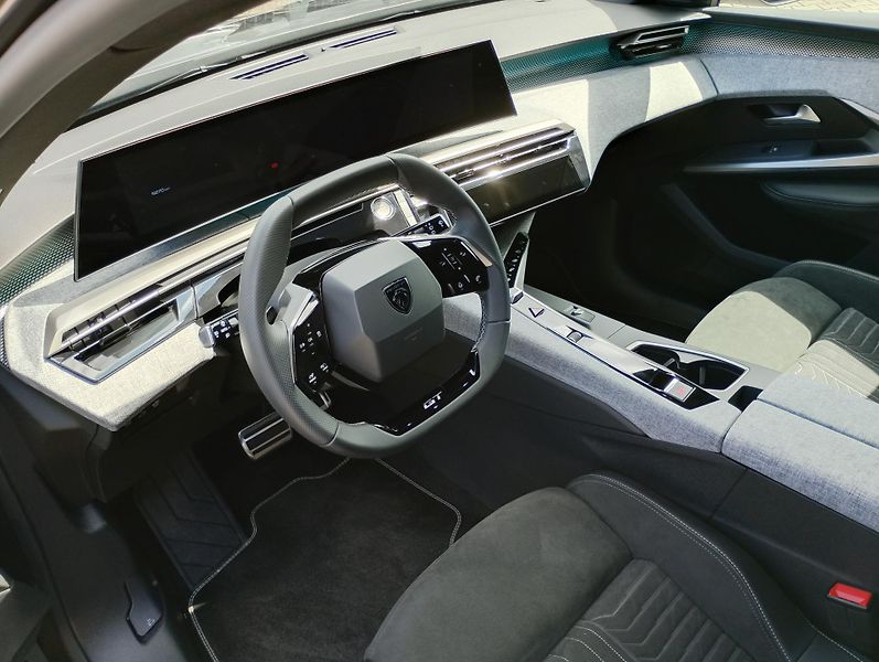 Peugeot 5008 (2025) GT Hybrid 145 e-DCS6 - fotka 10 z 28