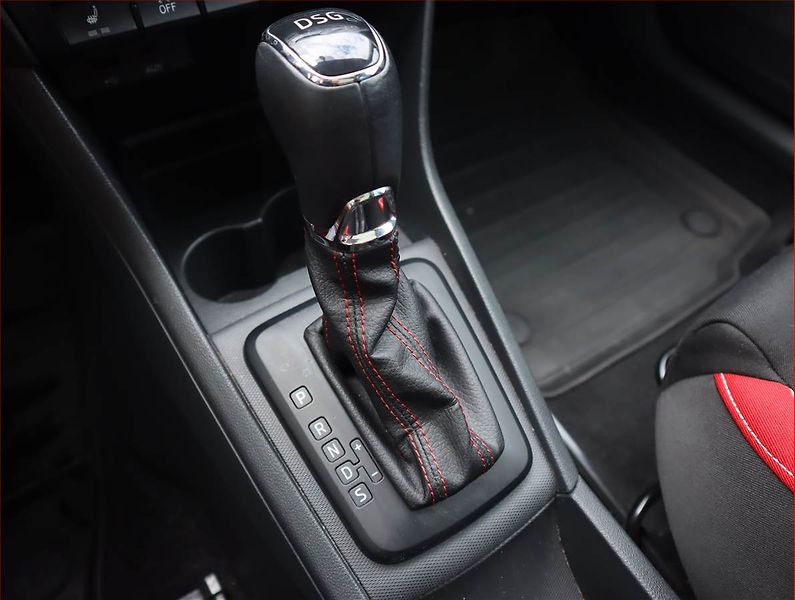 Škoda Rapid (2015) Spaceback 1.6 TDI, Automat - fotka 13 z 18