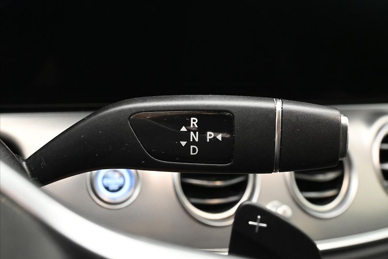 Mercedes-Benz Třídy E 2,0 220d 143 kW Business 9G-Tr - fotka 22 z 31