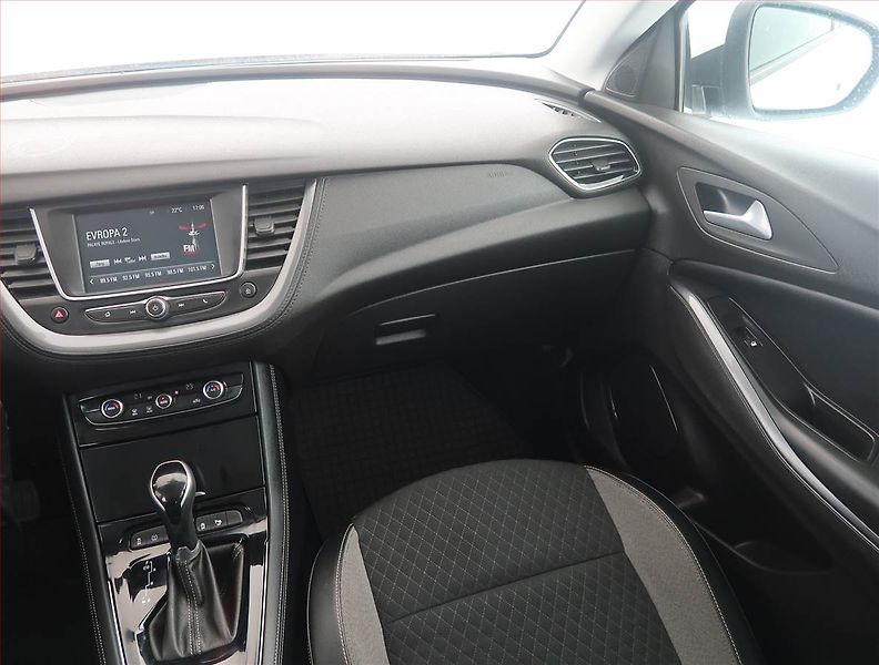 Opel Grandland X (2020) 1.2 Turbo, Automat, Serv.kniha - fotka 8 z 17