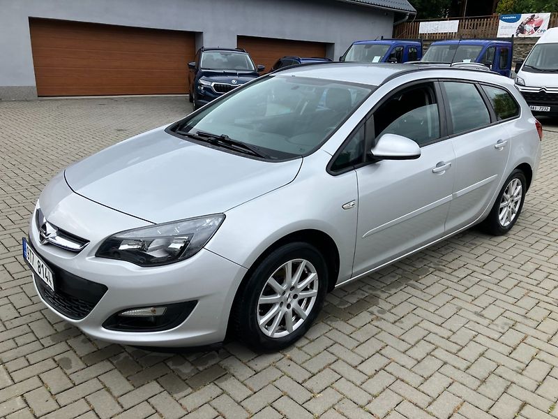 Opel Astra (2015) 1.4T 103kW LPG SPORTS TOURER - fotka 11 z 27