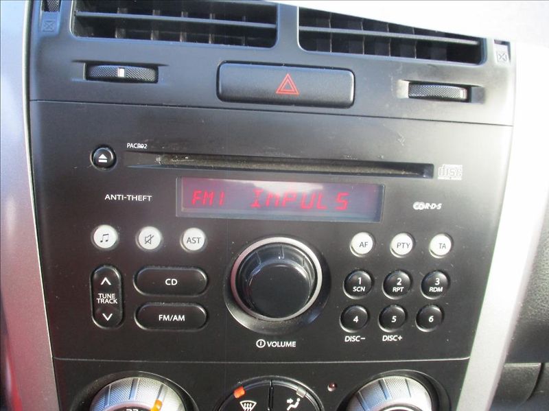 Suzuki Grand Vitara 1,6 i,4x4,klima, - fotka 13 z 22