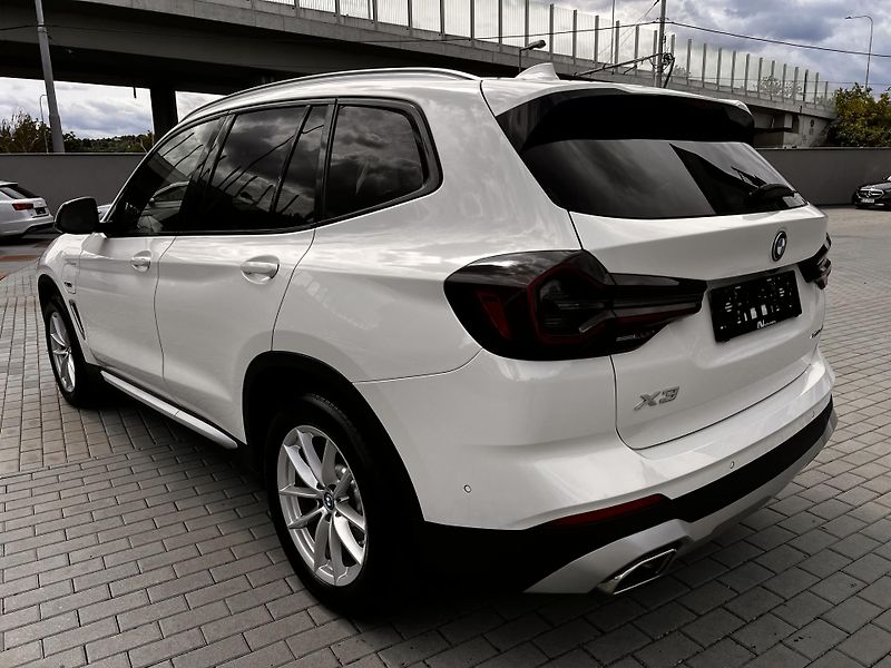 BMW X3 30e xDrive 215kw 1. majitel - fotka 6 z 28