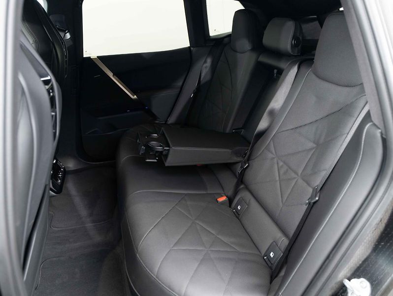 BMW iX xDrive40 - fotka 20 z 21