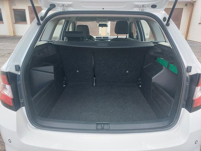 Škoda Fabia (2018) 1,4 TDi 66kw Ambition ČR 1.maj - fotka 18 z 19