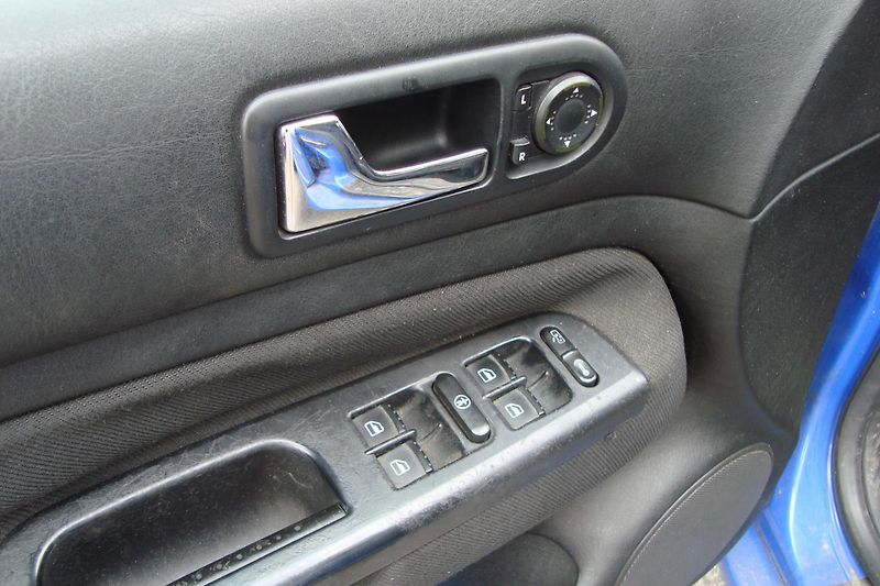Volkswagen Golf (1998) 1.9 TDi,81 kw - fotka 10 z 35