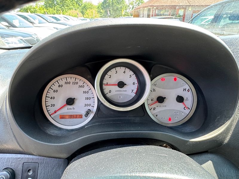 Toyota RAV4 (2005) 2.0 D-4D, 4WD - fotka 8 z 12
