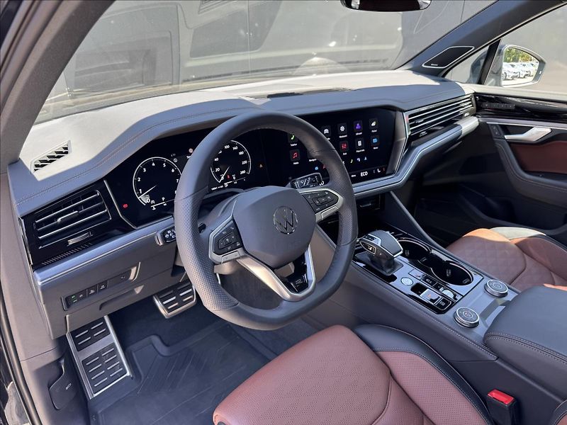 Volkswagen Touareg 3,0 TSI V6 R-Line 4MOT ZÁRUKA - fotka 9 z 37
