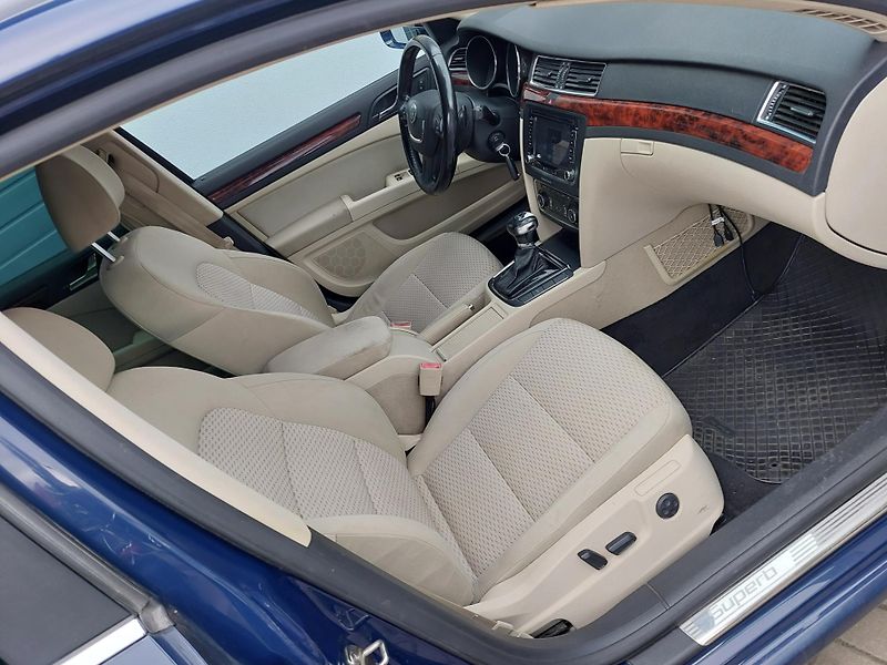 Škoda Superb (2011) Combi 2.0TDi DSG 125kW - fotka 15 z 18