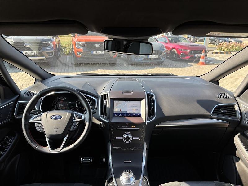 Ford S-MAX 2,5 HEV ST-Line 140kW - fotka 20 z 55