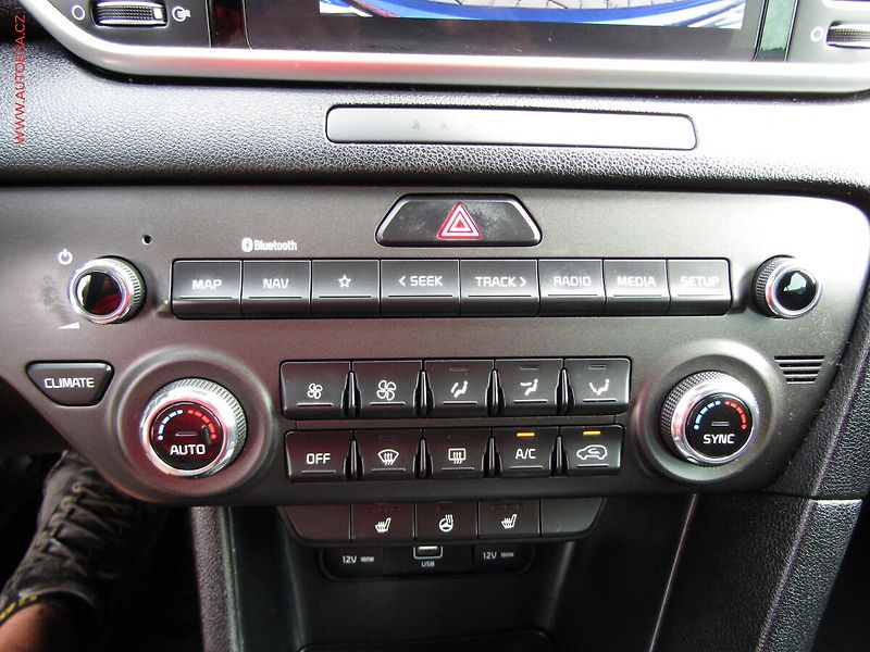 Kia Sportage (2021) 1.6 CRDi, ČR, TOP - fotka 16 z 21