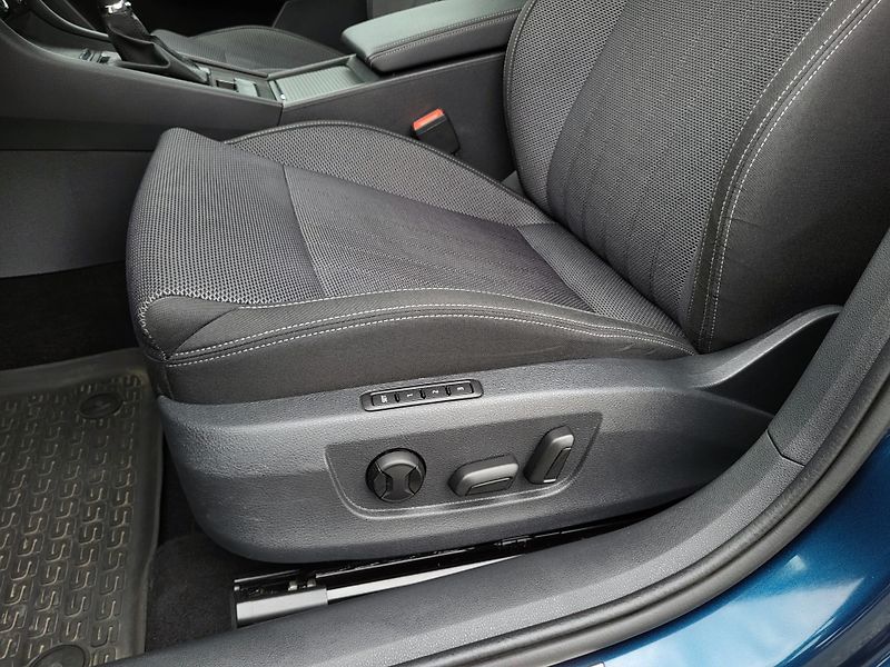 Škoda Superb III FL combi 2.0 TDi DSG STYLE - fotka 30 z 50