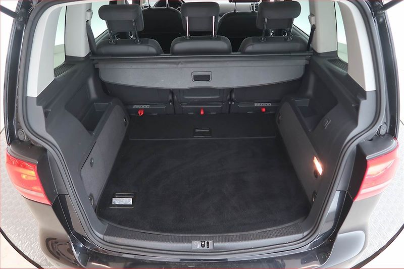 Volkswagen Touran (2012) 1.6 TDI, Navi, Tempomat - fotka 13 z 15