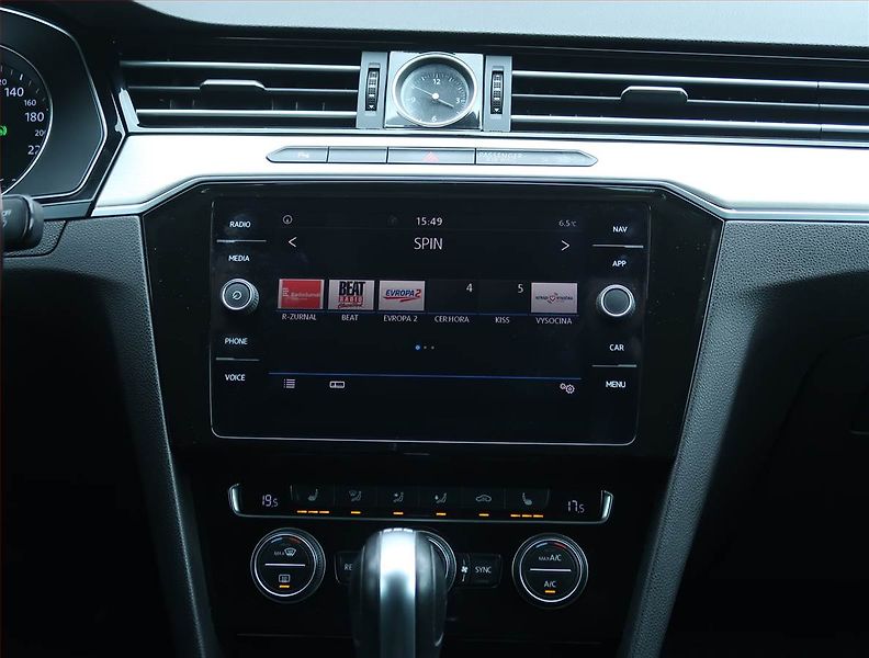 Volkswagen Passat (2018) R-Line 2.0 TDI, Automat - fotka 12 z 25