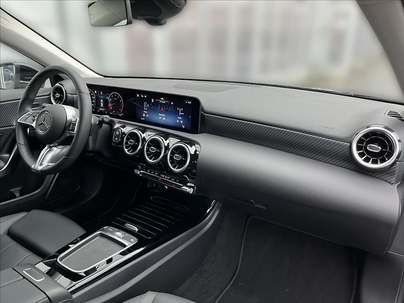 Mercedes-Benz Třídy A 180 Progressive Line - fotka 14 z 21