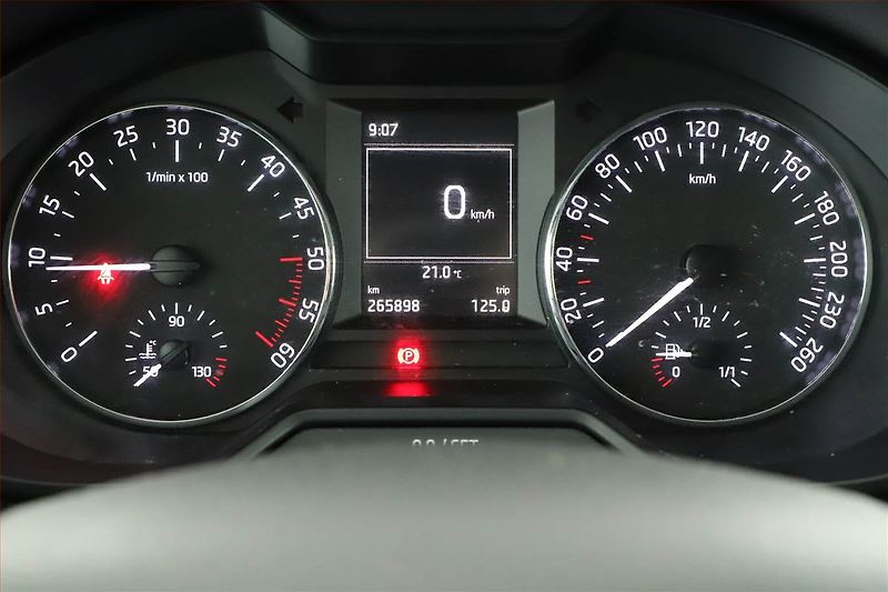 Škoda Octavia (2014) 1.6 TDI, Tempomat - fotka 11 z 18