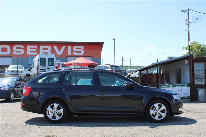 Škoda Octavia 1,6 TDi  DSG,STLYLE,SERVISKA - fotka 4 z 37