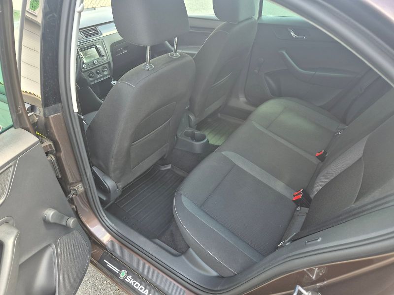 Škoda Rapid (2015) Ambition 1.2 TSI 63 kW 5°manuá - fotka 14 z 27