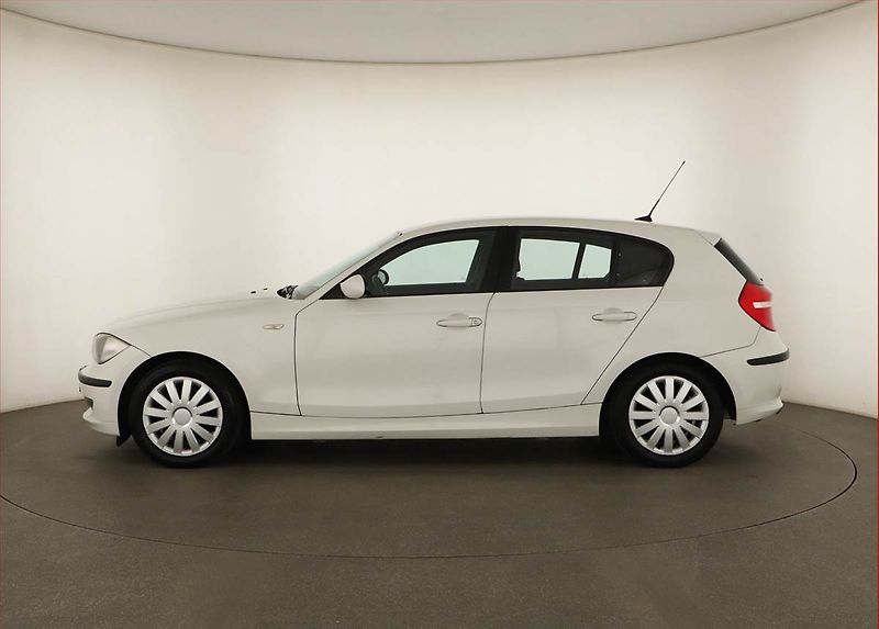 BMW Řada 1 (2009) 116i - fotka 3 z 12