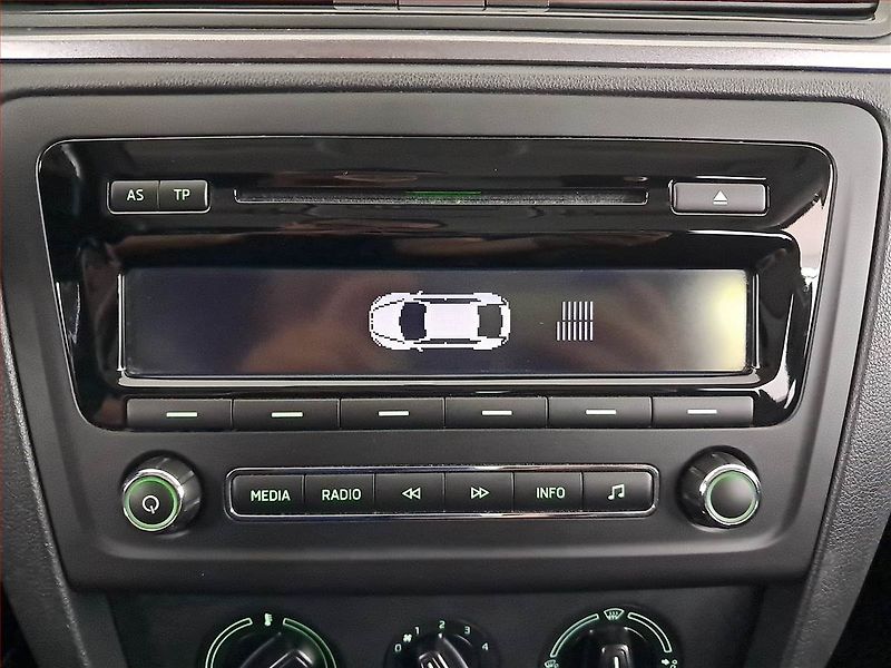 Škoda Rapid (2015) Spaceback 1.2 TSI, ČR,1.maj - fotka 16 z 18
