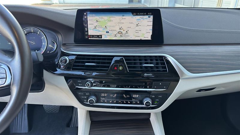 BMW Řada 5 540xi LuxuryLine ČR 1.majitel - fotka 14 z 20
