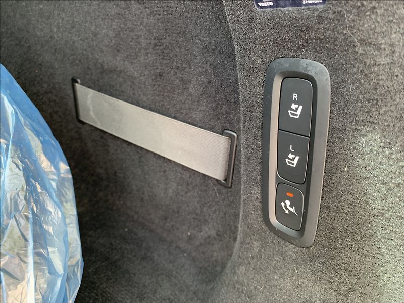 Volvo V90 2,0 D5 CROSS COUNTRY AUTOMAT - fotka 20 z 21
