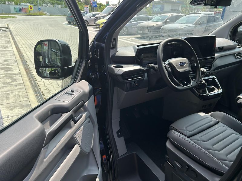 Ford Tourneo Custom Titanium L1 2.0 EcoBlue 110 kW - fotka 17 z 37