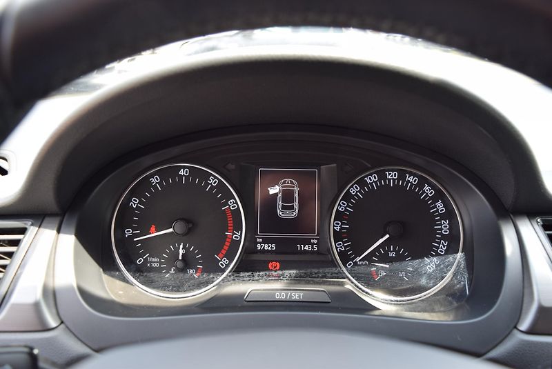 Škoda Rapid (2016) 1.2TSI 81kw AMBIT JOY XEN NAVI - fotka 30 z 49