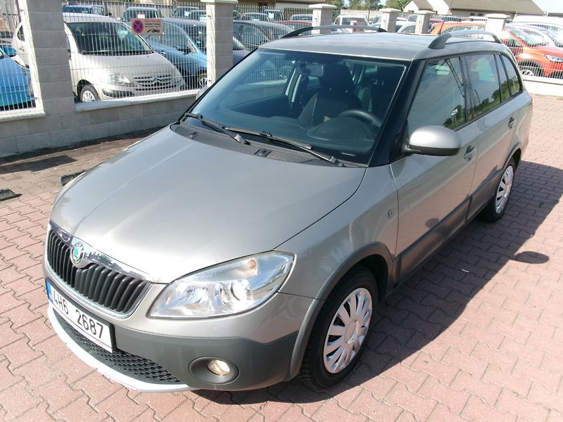 Škoda Fabia (2010) 1,2TSI SCOUT KLIMA TAŽNÉ - fotka 1 z 28