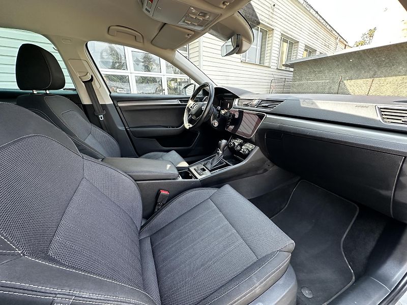 Škoda Superb 2.0TDi-110KW-DSG-DPH-STYLE-NAV - fotka 13 z 20