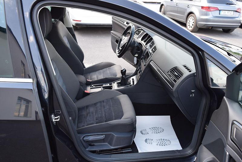Volkswagen Golf Variant (2016) 1.4TSI 92kw CLBMT XEN NAVI APP - fotka 31 z 51